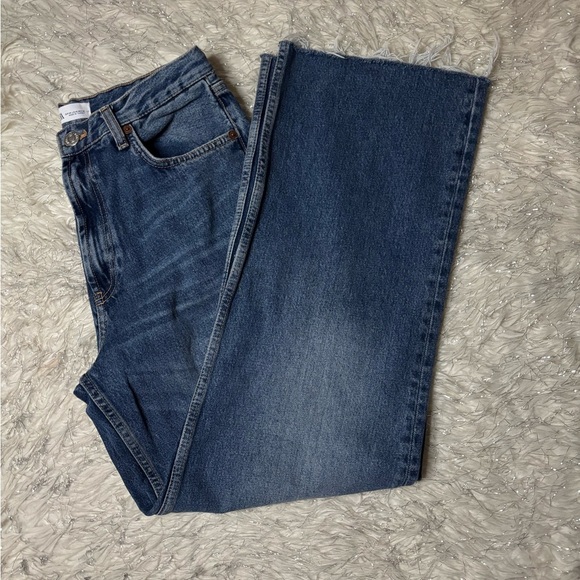 Zara Blue Medium Wash Wide Leg Raw Hem Jeans Size 8 - Picture 14 of 15